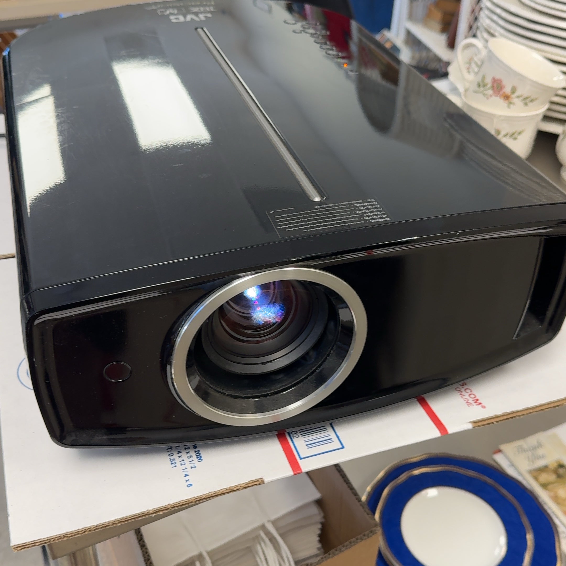 JVC DLA-HD950-BU True HD 1080p D-ILA Projector + Remote + Ceiling Mount