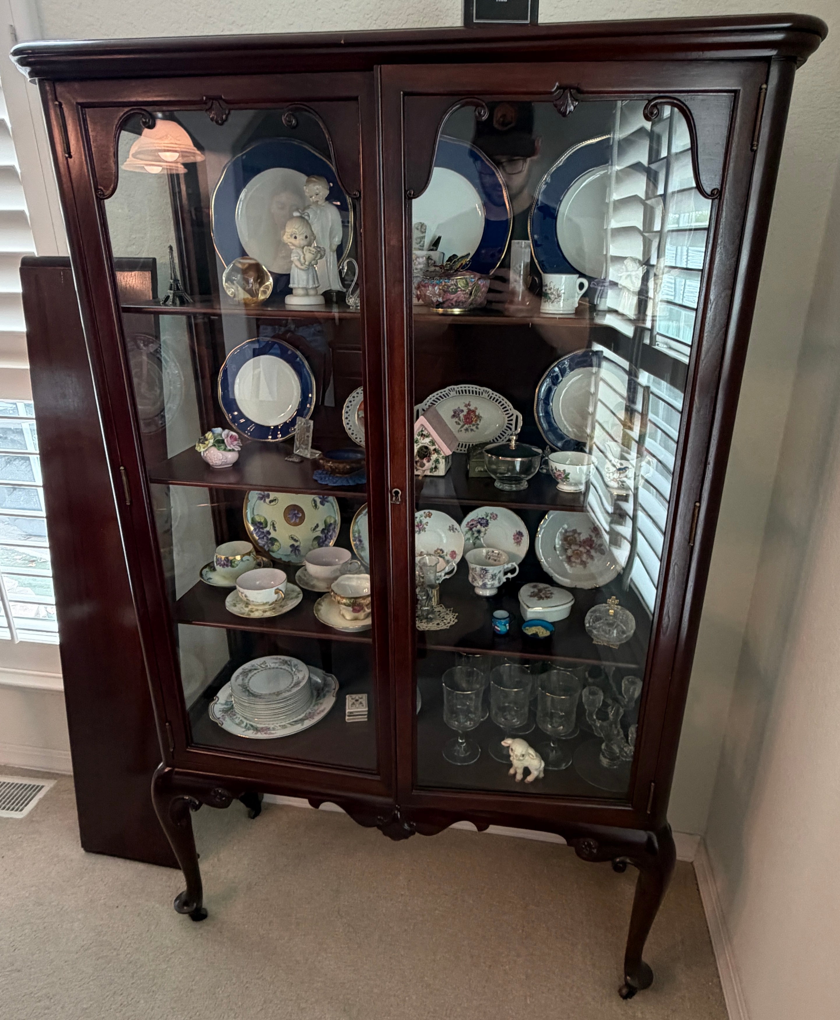 Antique The Luce Furniture Company Queen Anne-Style Curio Cabinet