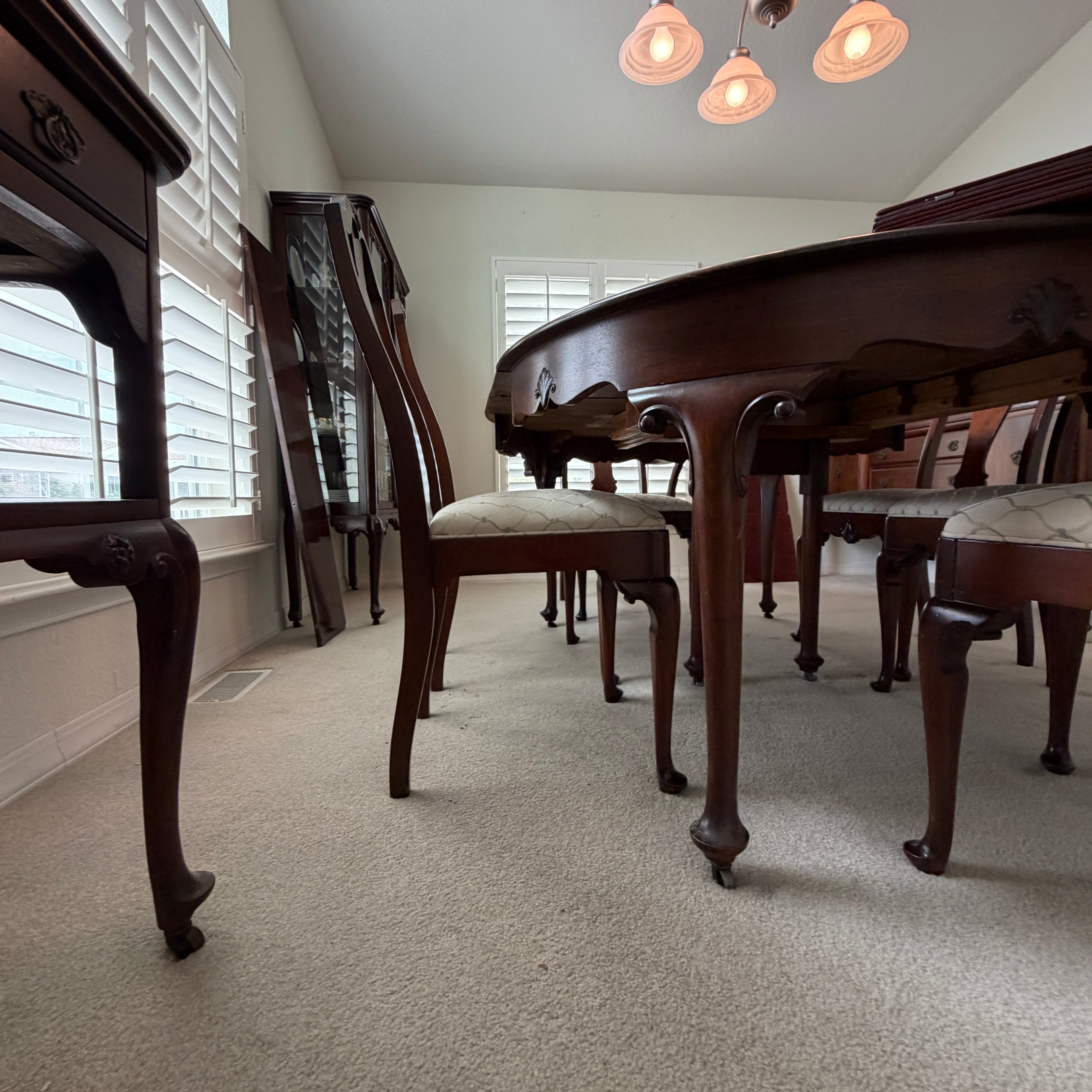 Antique The Luce Furniture Company Queen Anne Mahogany Dining Table Set