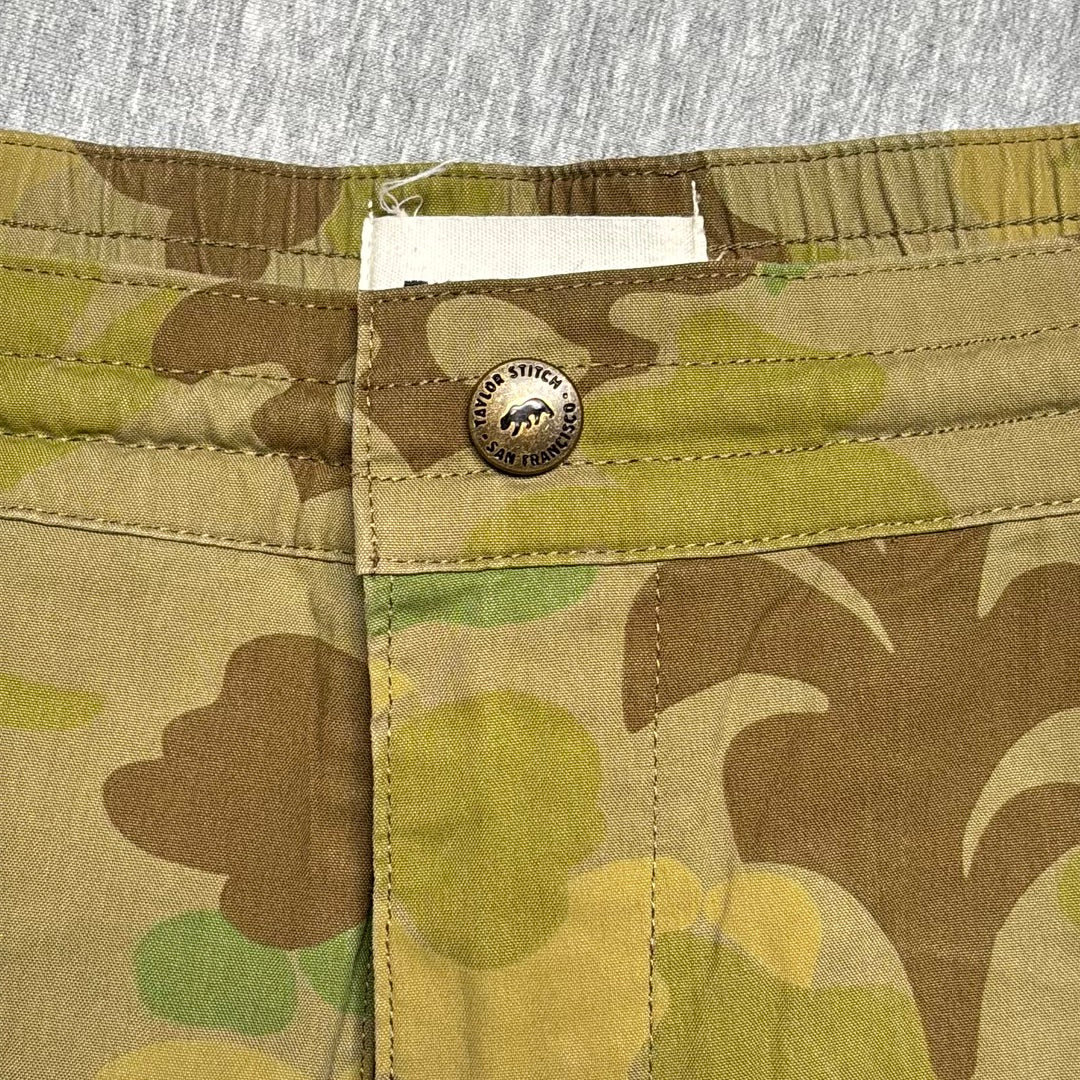 Taylor Stitch The Adventure Short in Camo Mens Sz. 36