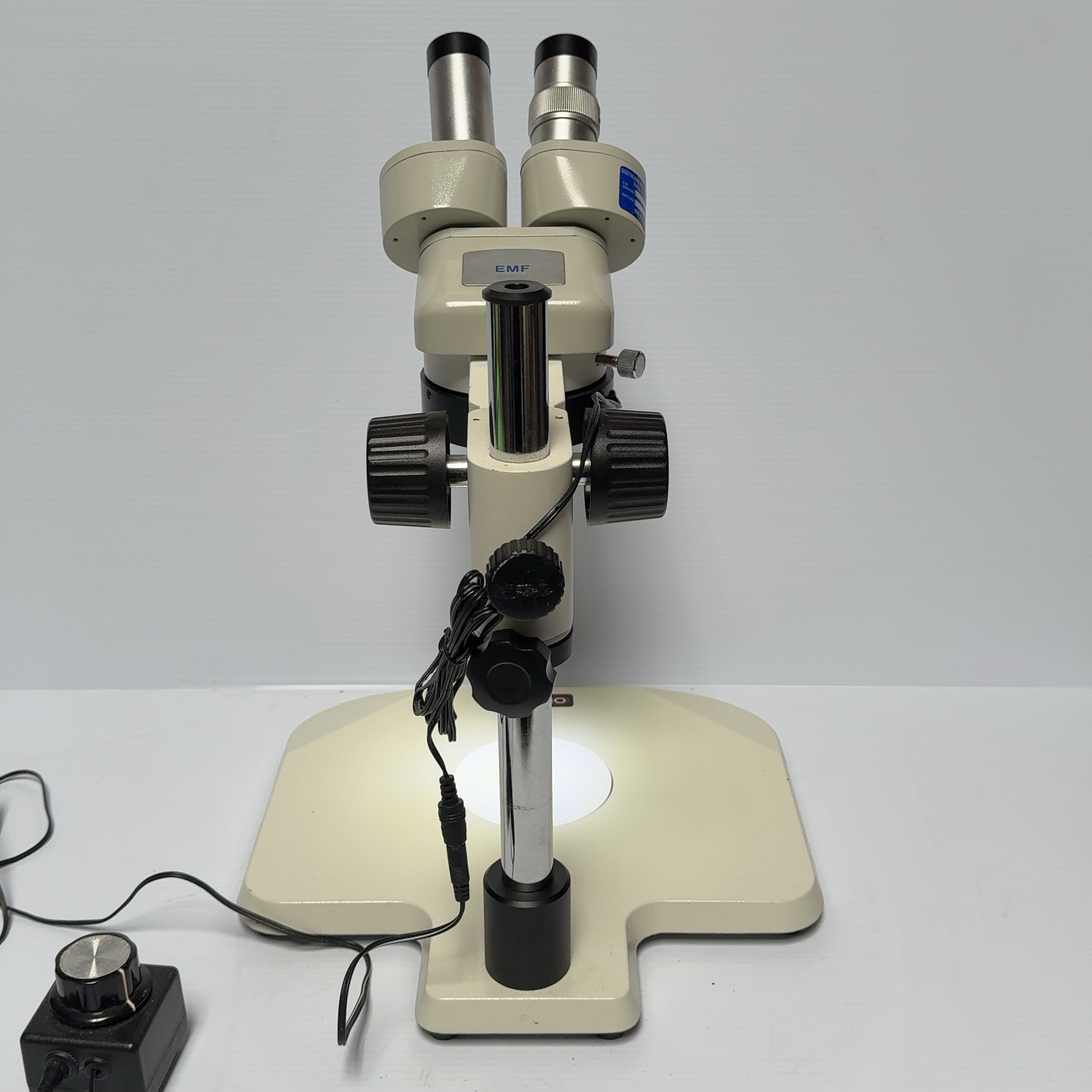 Omano EMF 94695 Microscope w/ Stand, LED Light + SWF10X Eyepieces