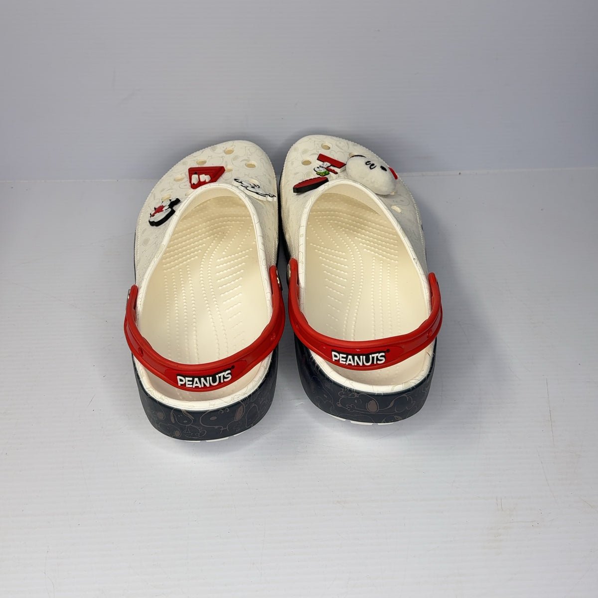 Crocs Classic Clogs Peanuts Snoopy White Red Black Mens 12 Jibbitz Charms