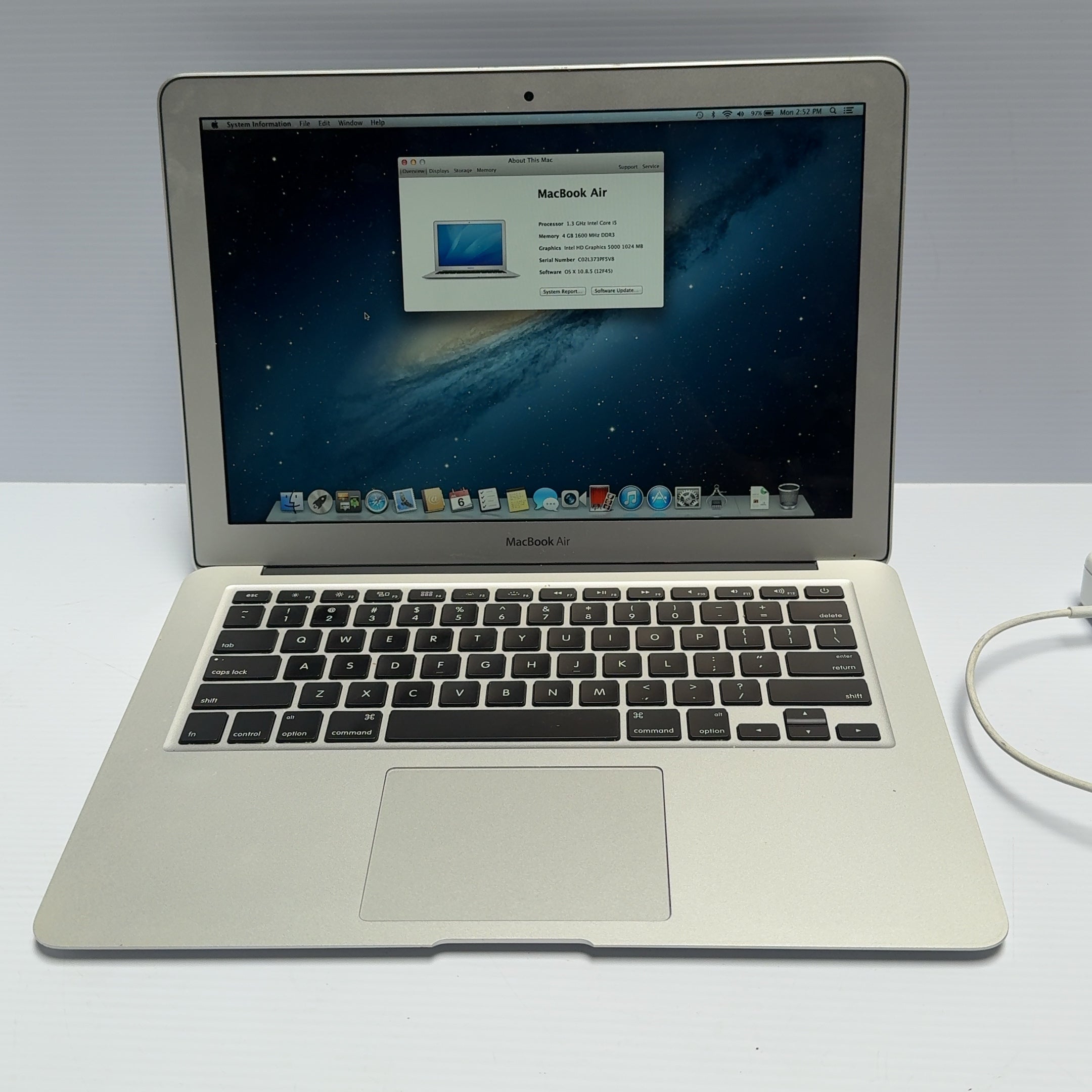 Apple MacBook Air 13"  4GB RAM, 250 GB SSD, Intel i5 1.3GHz