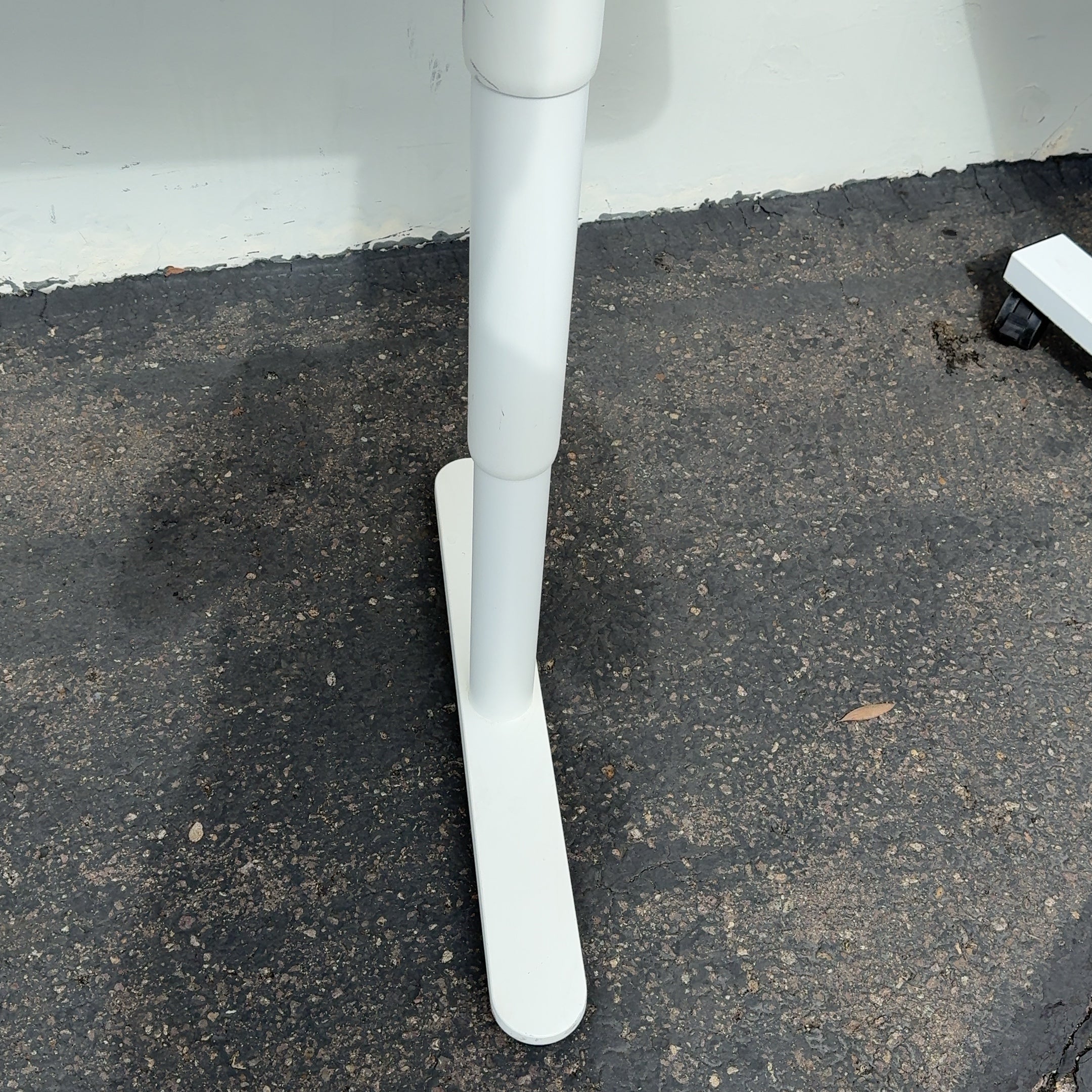 IKEA Electric Standing Desk 23"-49" in White
