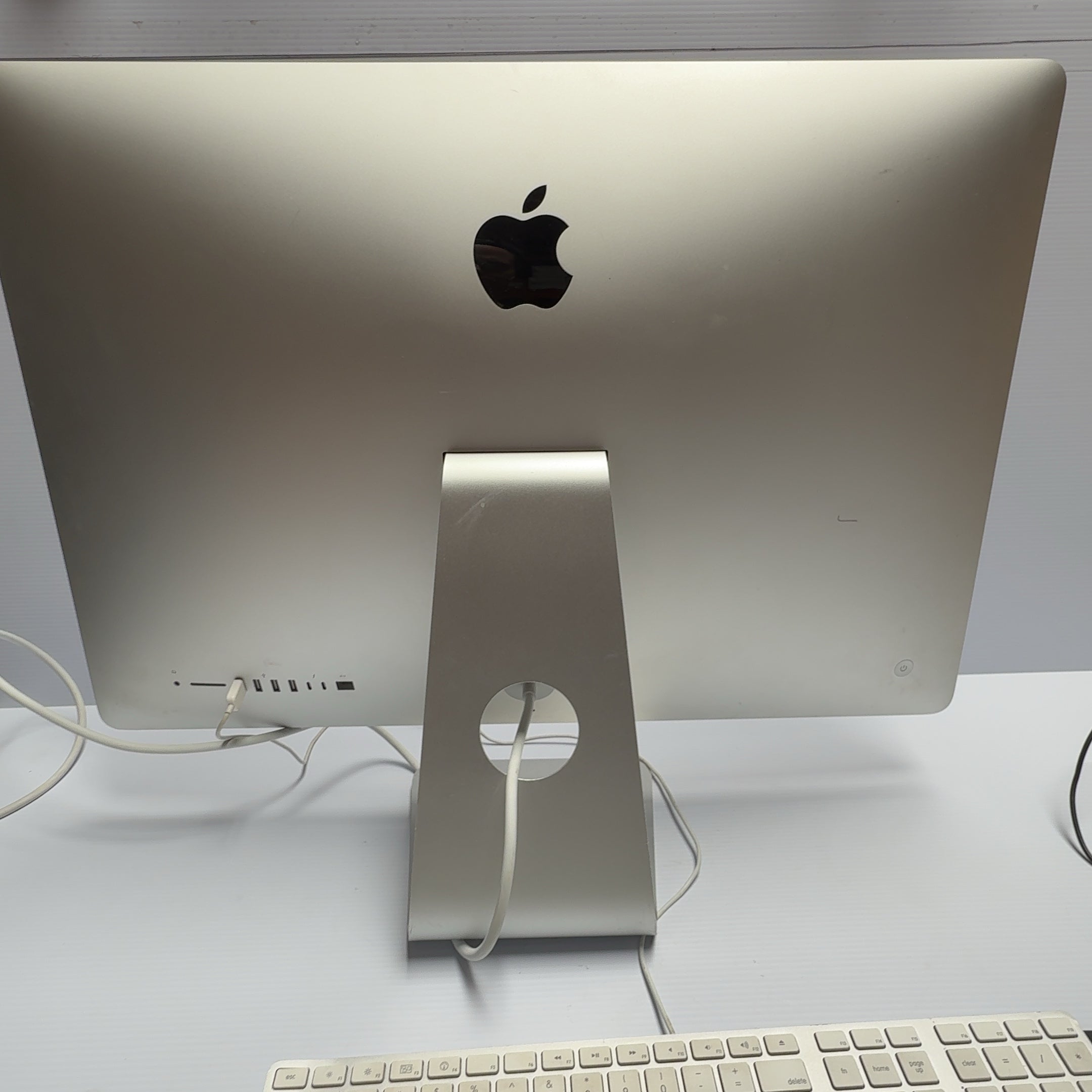2017 5K Retina 27" iMac 3.4GHz Quad-Core Intel i5 16GB RAM...