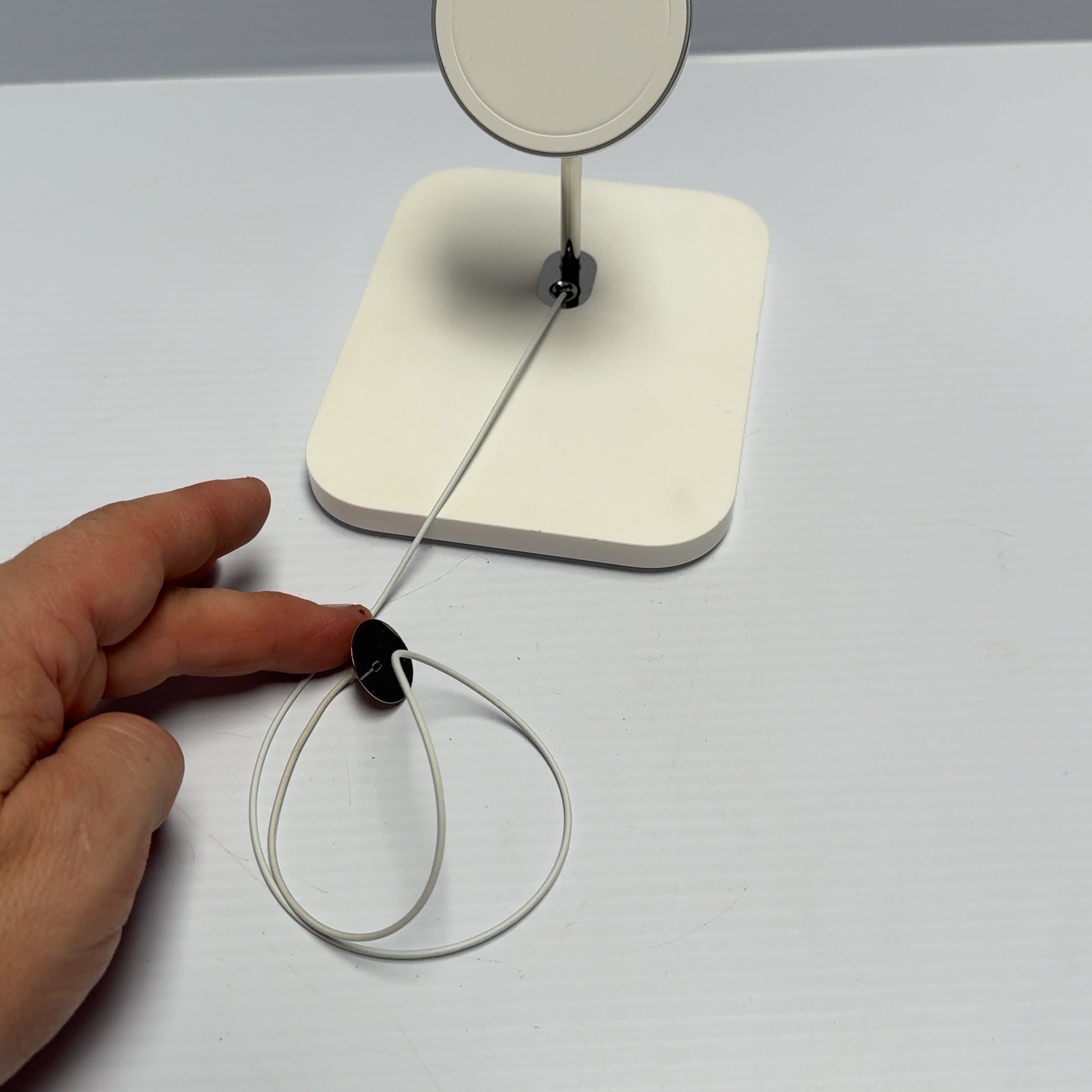 Genuine Apple iPhone MagSafe Retail Store Demo Display Stand WORKING