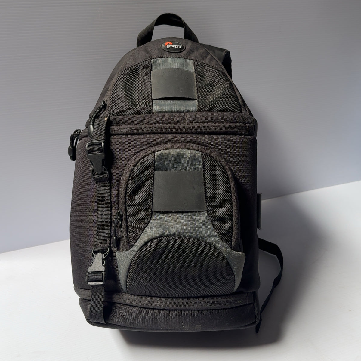 Lowepro SlingShot 200AW Camera SlingPack DSLR - Black