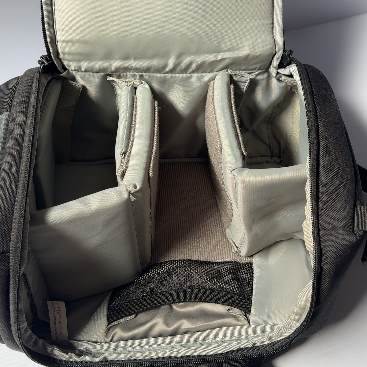 Lowepro SlingShot 200AW Camera SlingPack DSLR - Black