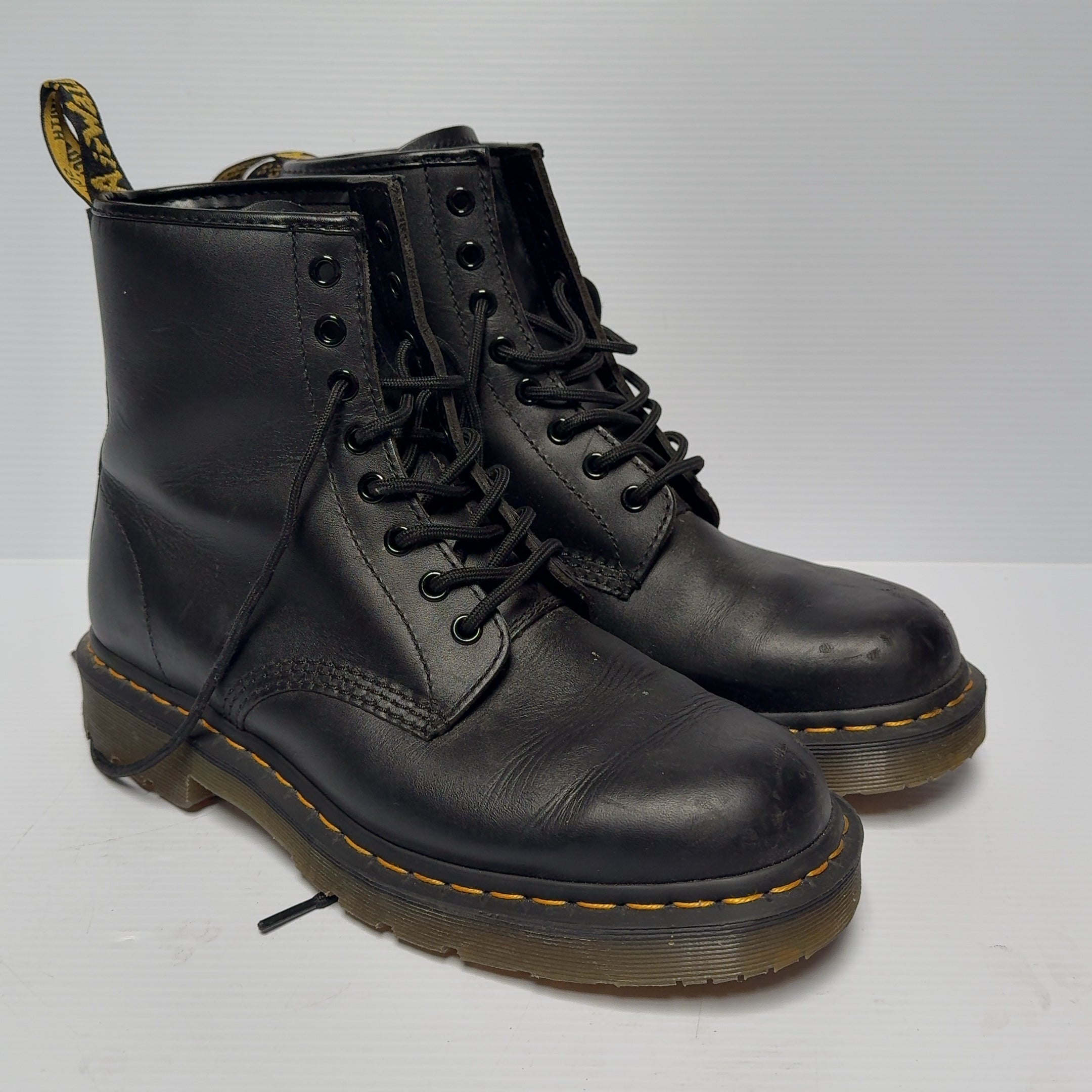 Footwear (Clothing)