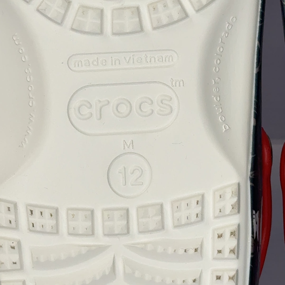 Crocs Classic Clogs Peanuts Snoopy White Red Black Mens 12 Jibbitz Charms