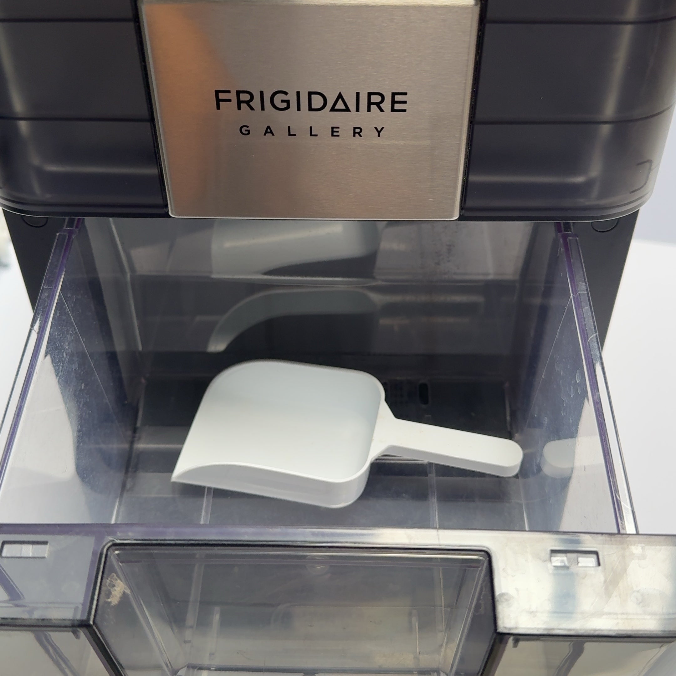 FRIGIDAIRE Gallery Countertop Crunchy Chewable Nugget Ice Maker, Auto Self Cleaning