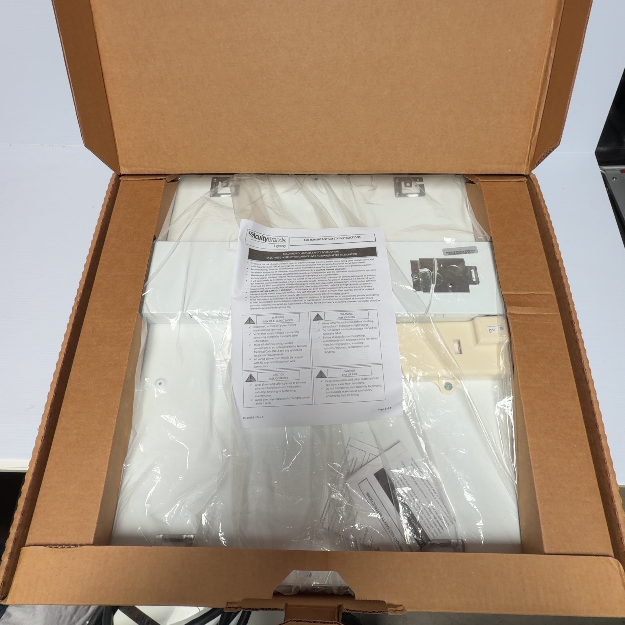 Lithonia EPANL 2X2 2000LM 80CRI 40K MIN1 MVOLT, 120-277V, Dims to 10%