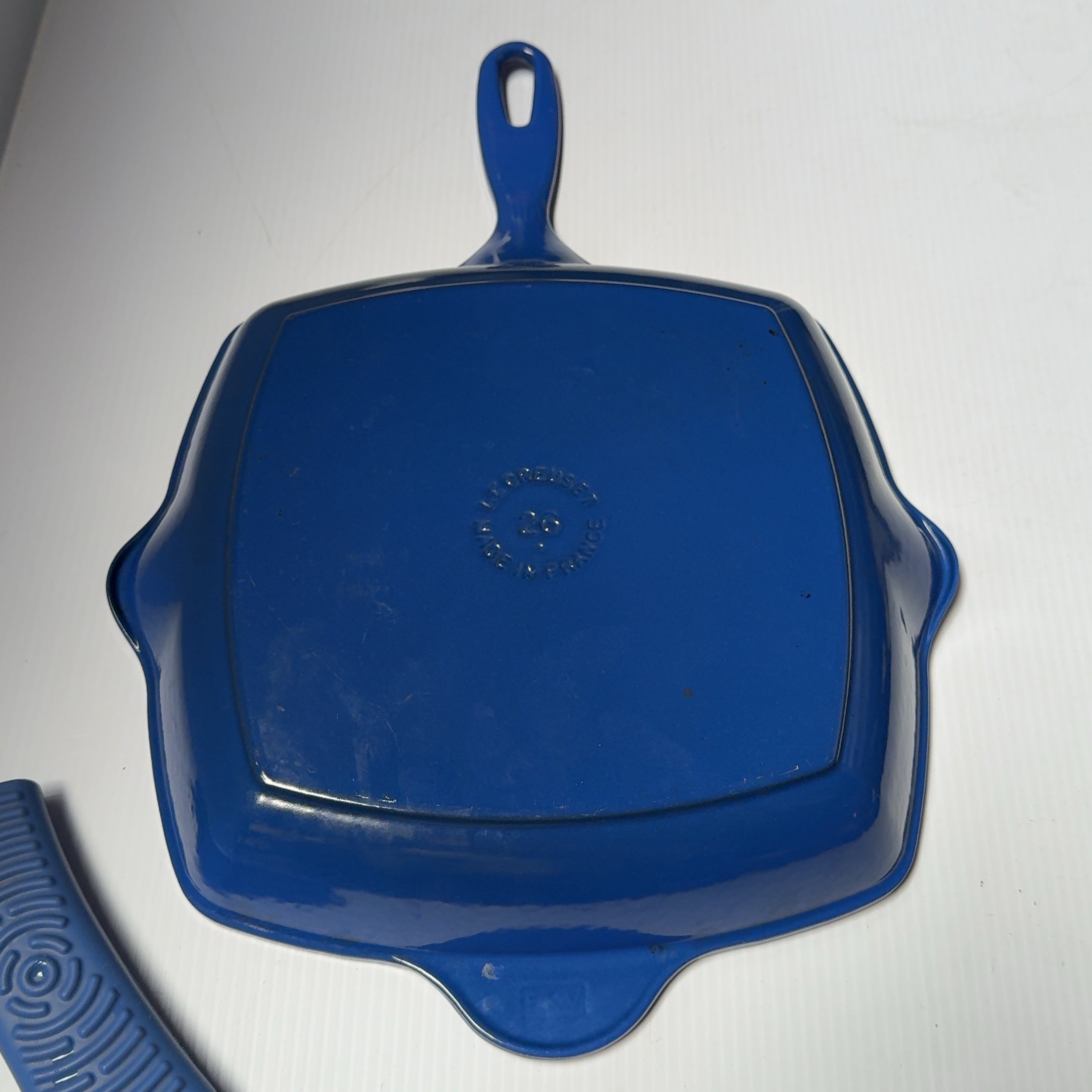 Le Creuset Signature Cast Iron #26 10.25 Inch Square Skillet Grill Cobalt Blue