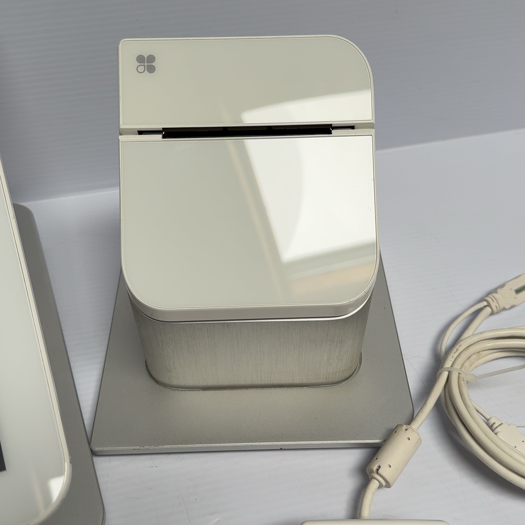 Clover Station POS 1.0 System, P100 Printer, C100 Screen, Power Adapter *Locked*