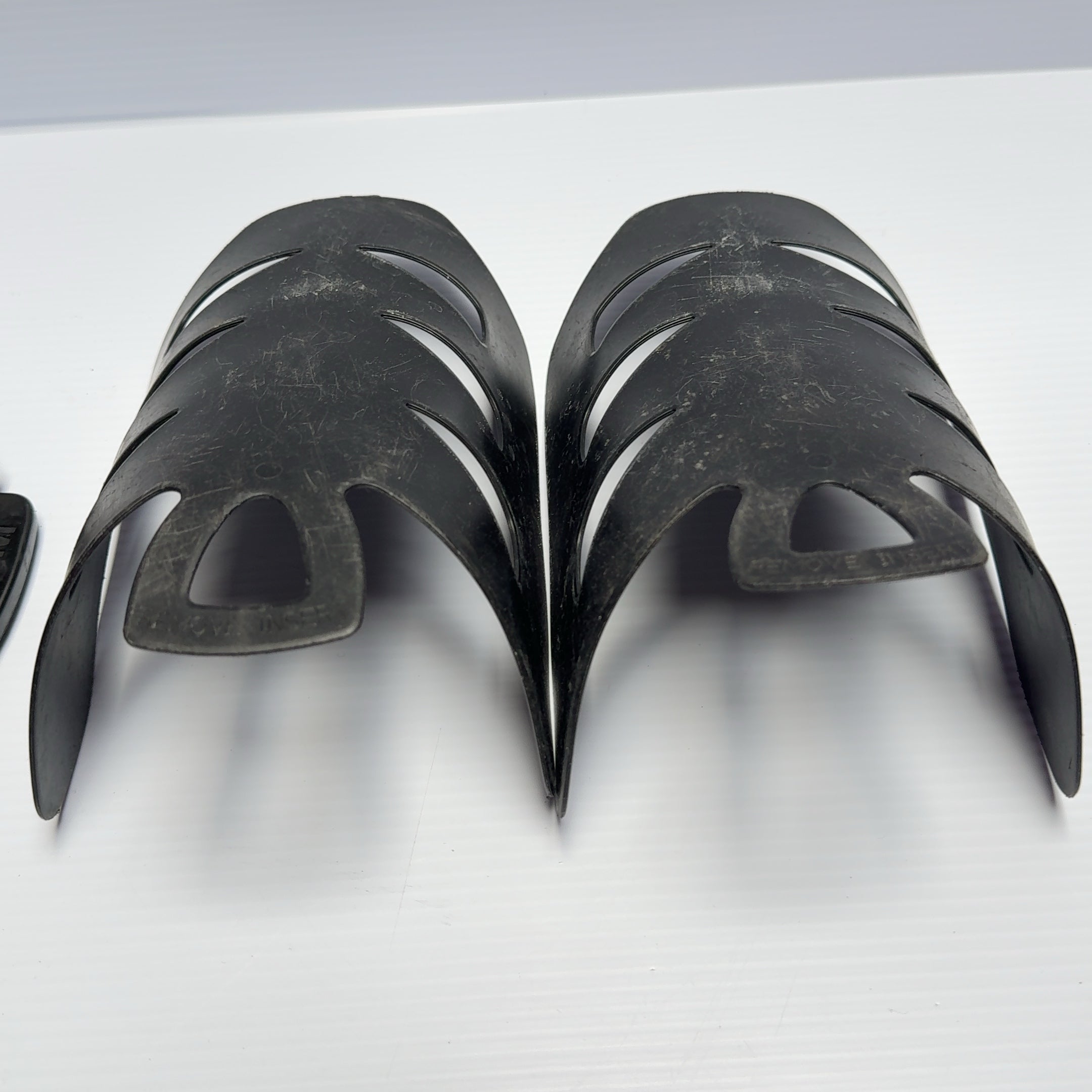 Scubapro Seawing Nova Fins in Black Size Medium w/ Inserts Great Condition!