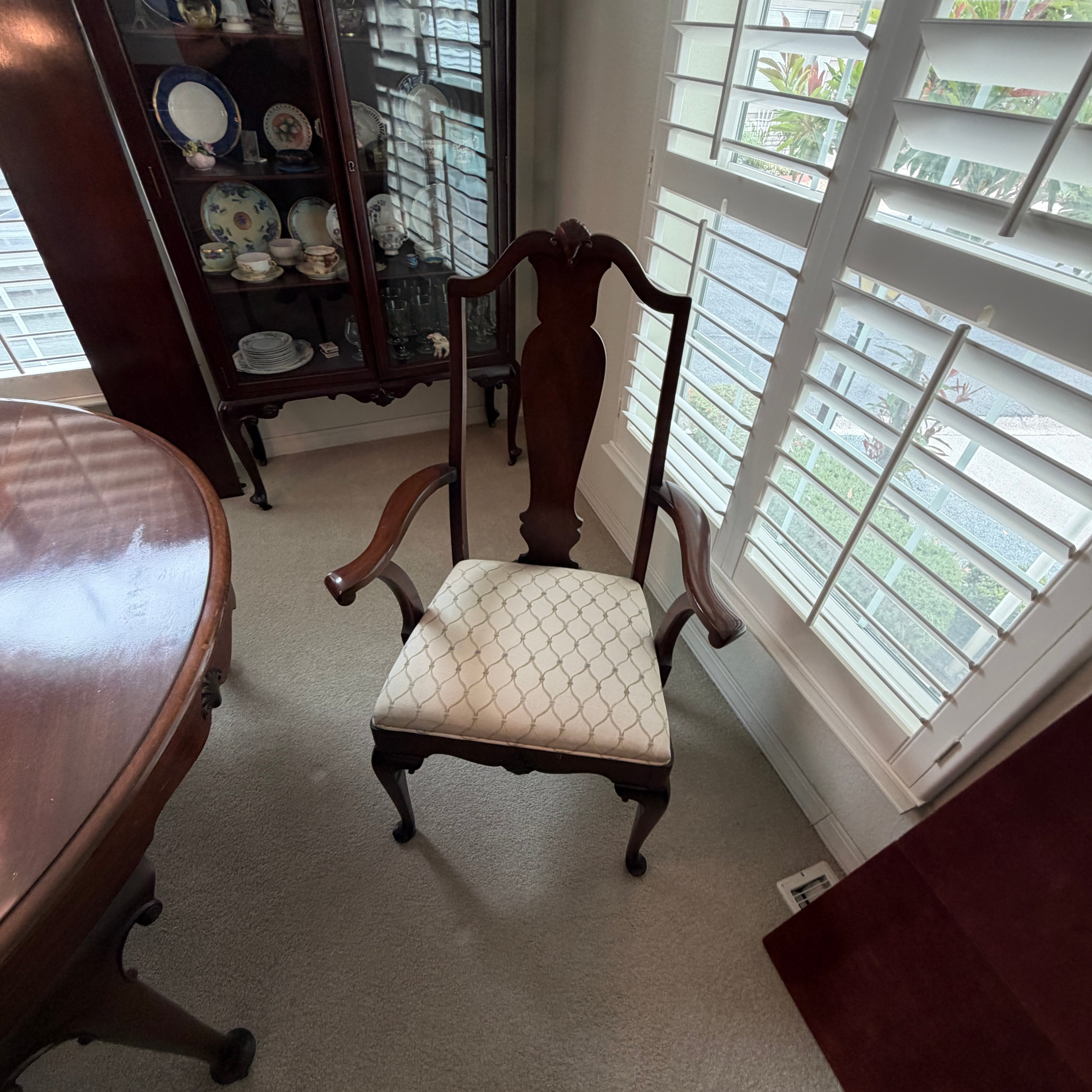 Antique The Luce Furniture Company Queen Anne Mahogany Dining Table Set