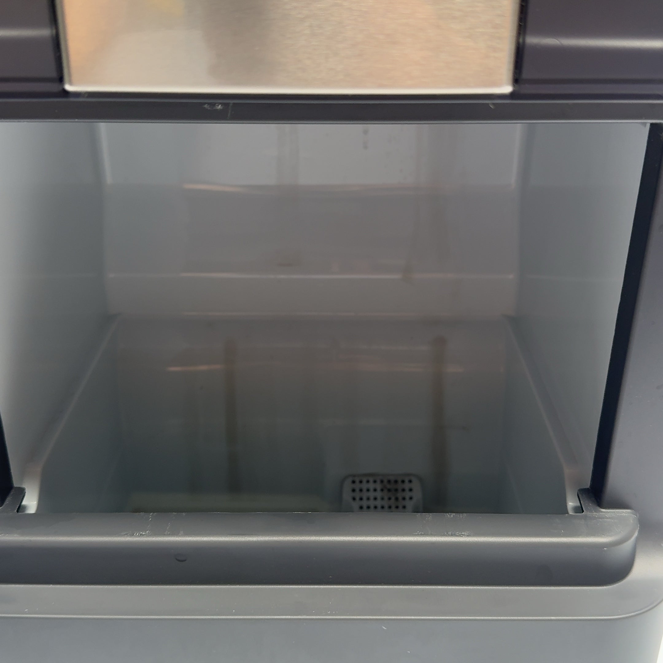 FRIGIDAIRE Gallery Countertop Crunchy Chewable Nugget Ice Maker, Auto Self Cleaning