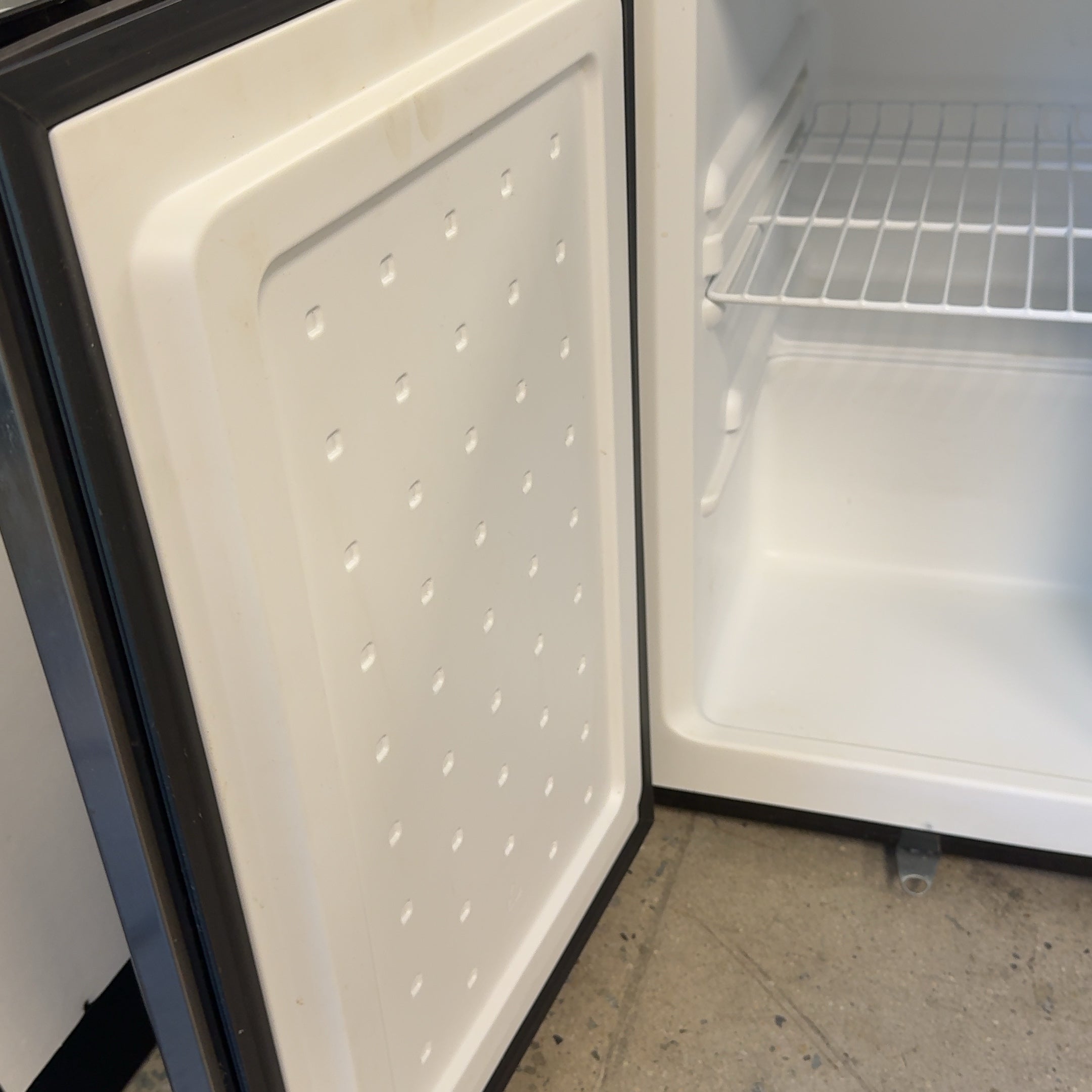 Whynter 2.1 cu. ft. Manual Defrost Upright Freezer Mini Freezer