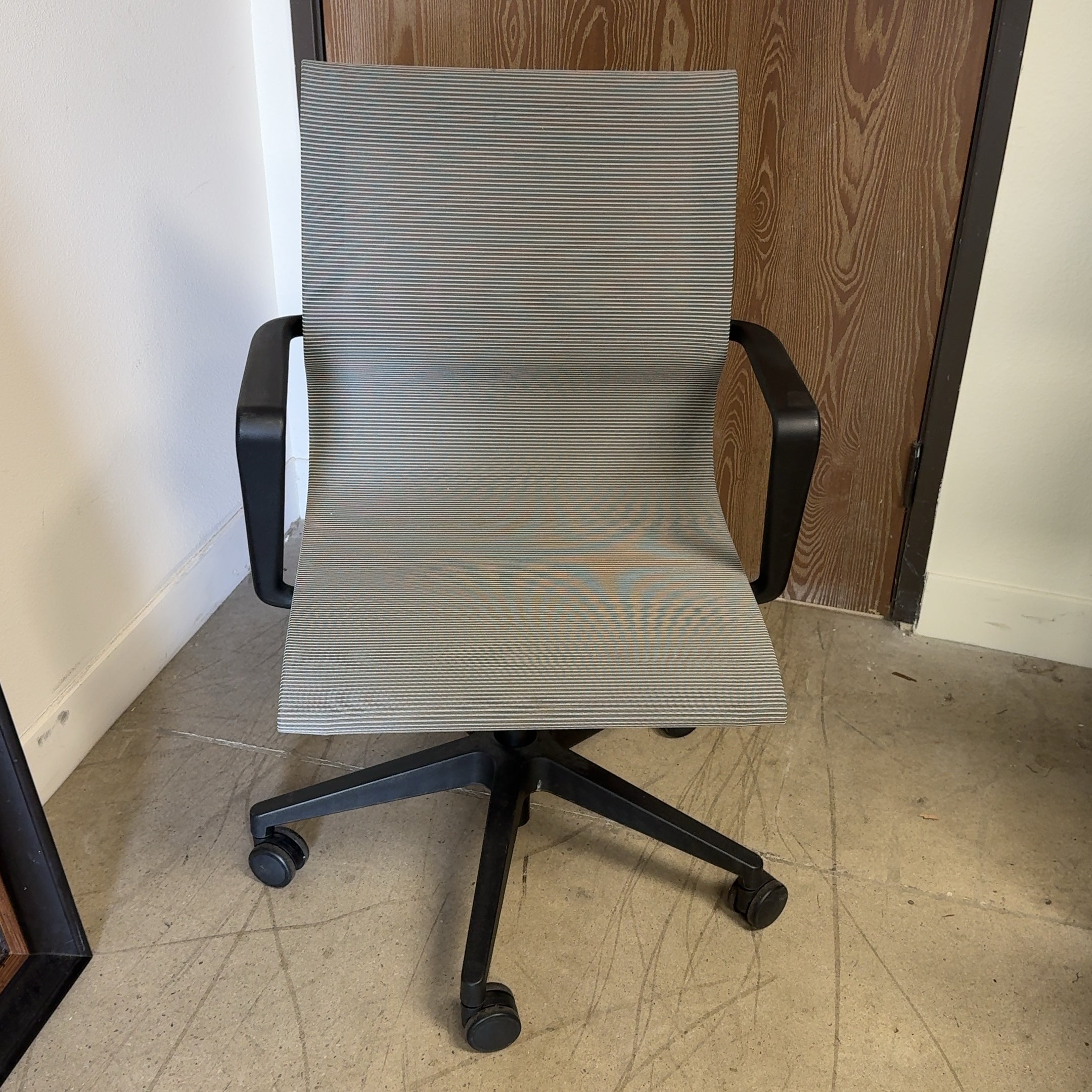 N9NE Furniture Nova Mesh Medium Back Office / Conference Chair - Grey