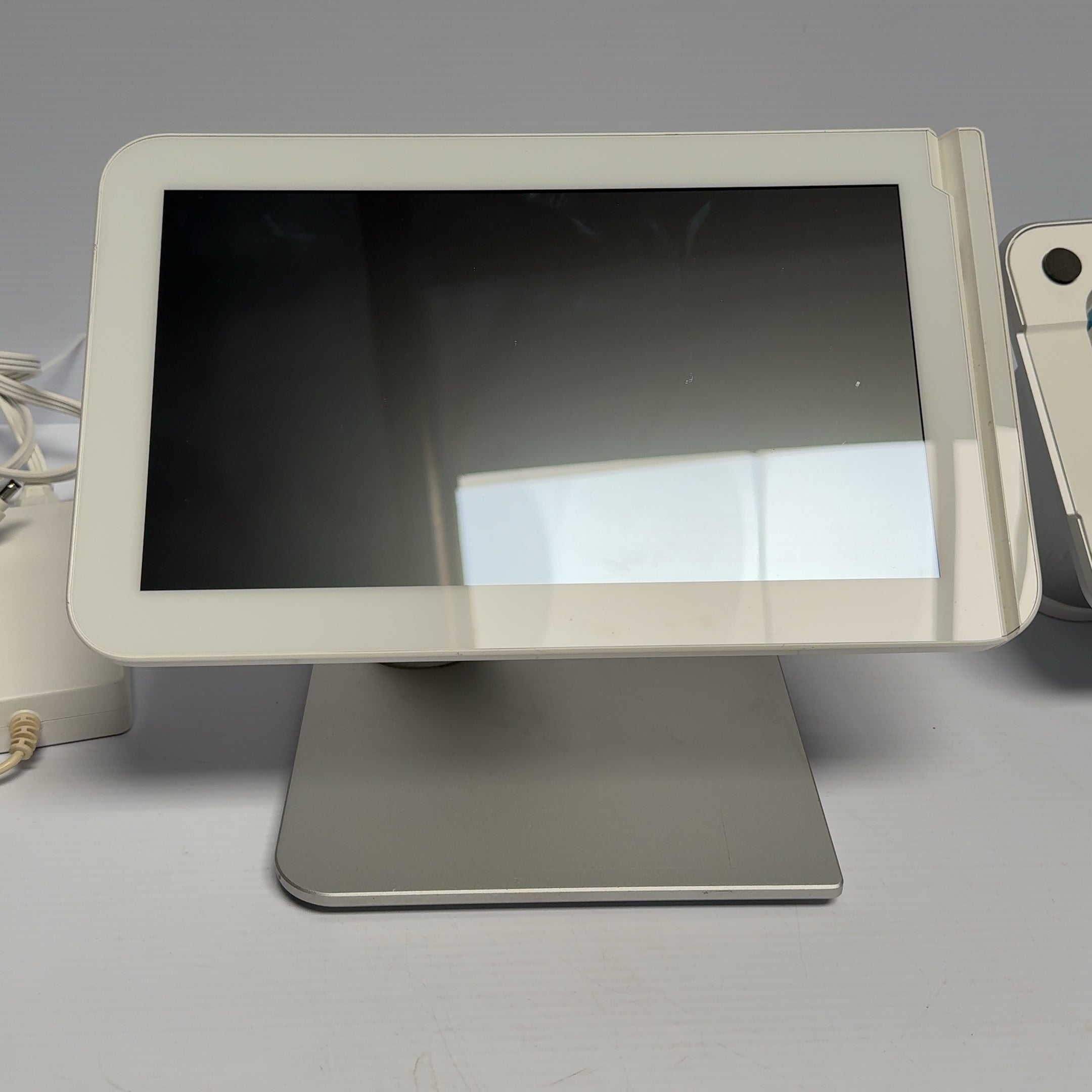 Clover Station POS 1.0 System, P100 Printer, C100 Screen, Power Adapter *Locked*
