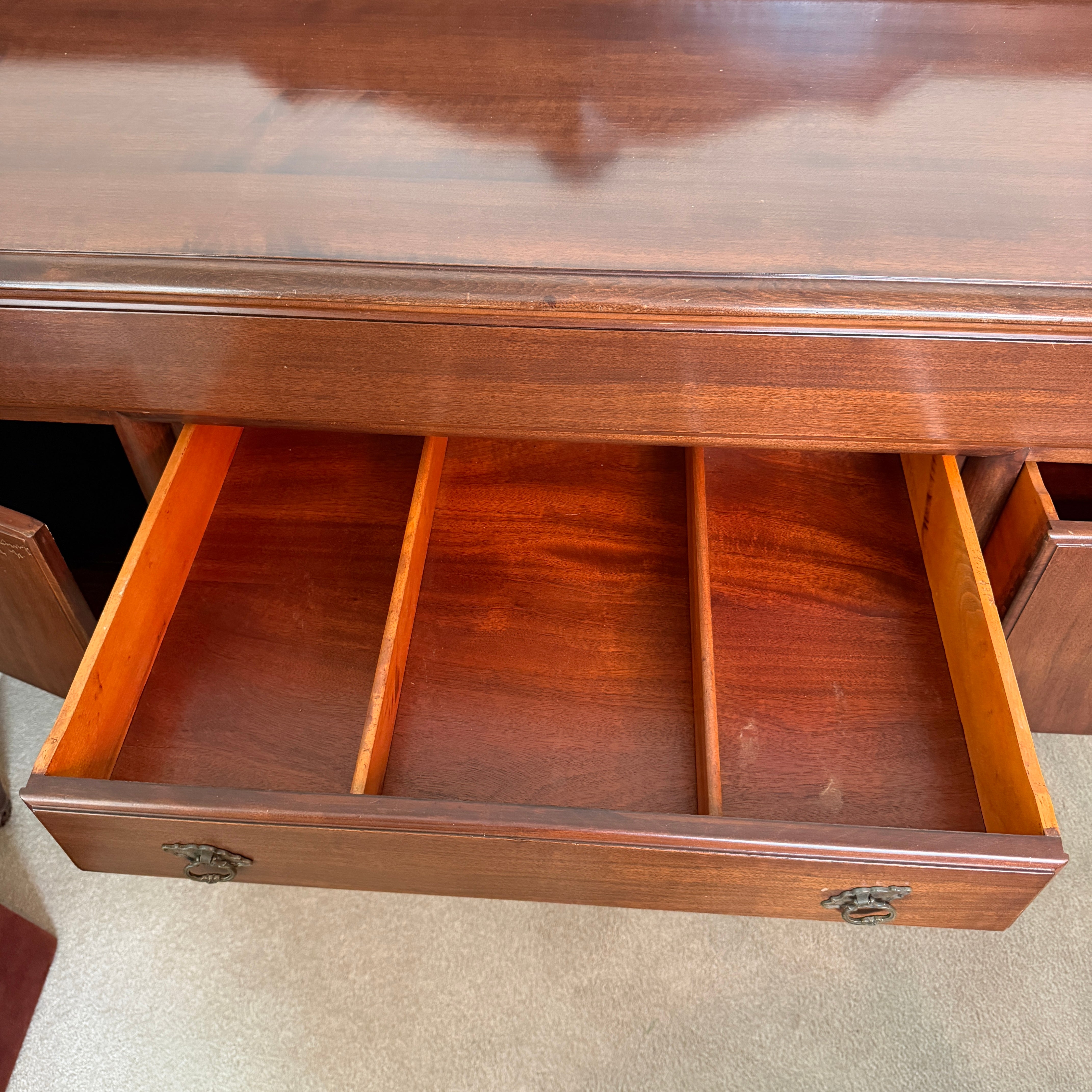 9-Piece Vintage Queen Anne Mahogany Dining Table Set