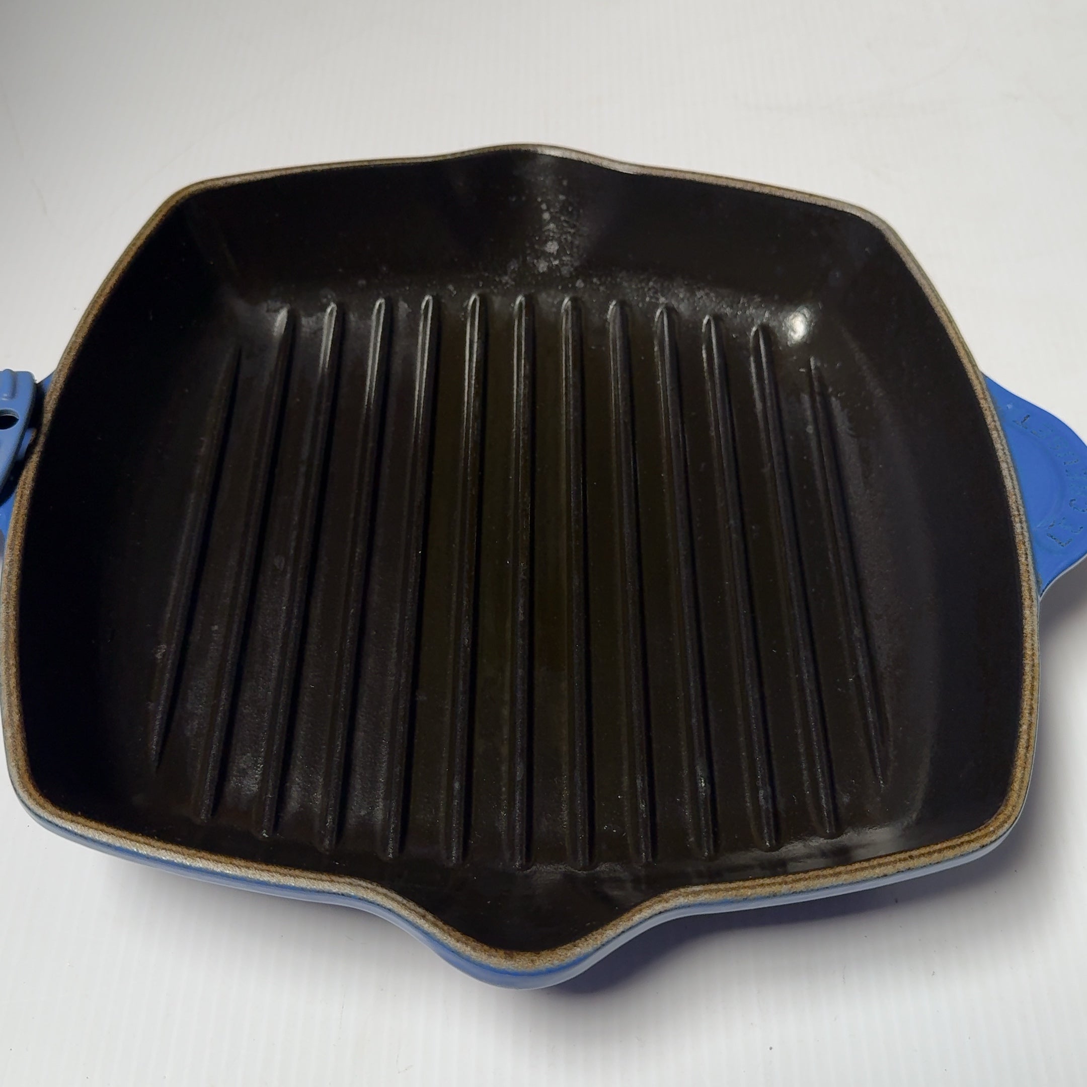 Le Creuset Signature Cast Iron #26 10.25 Inch Square Skillet Grill Cobalt Blue